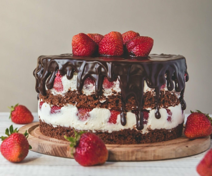 Chocolate Strawberry Cake