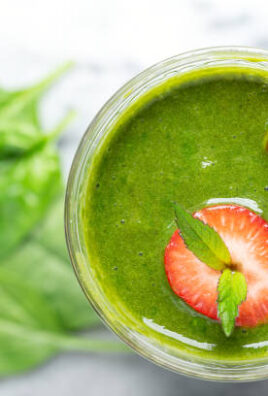 Kale Spinach and Strawberry Smoothie