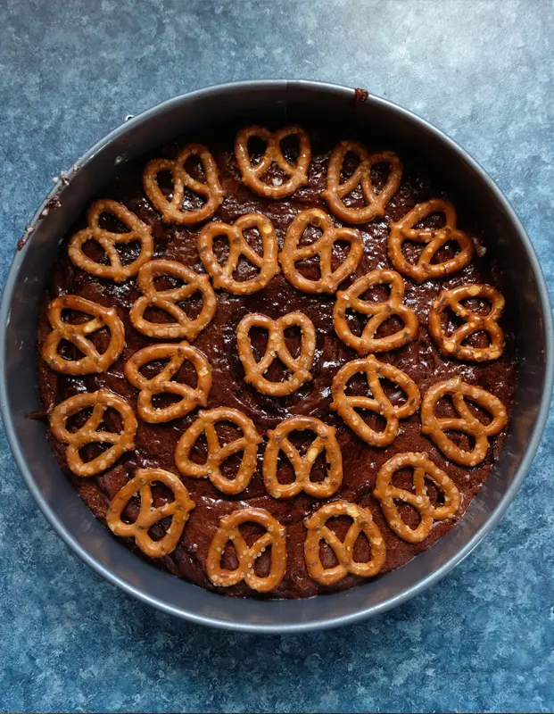 Chocolate & Pretzel Cake Recipe