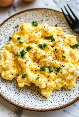 High Protein Scrambled Eggs with Cottage Cheese